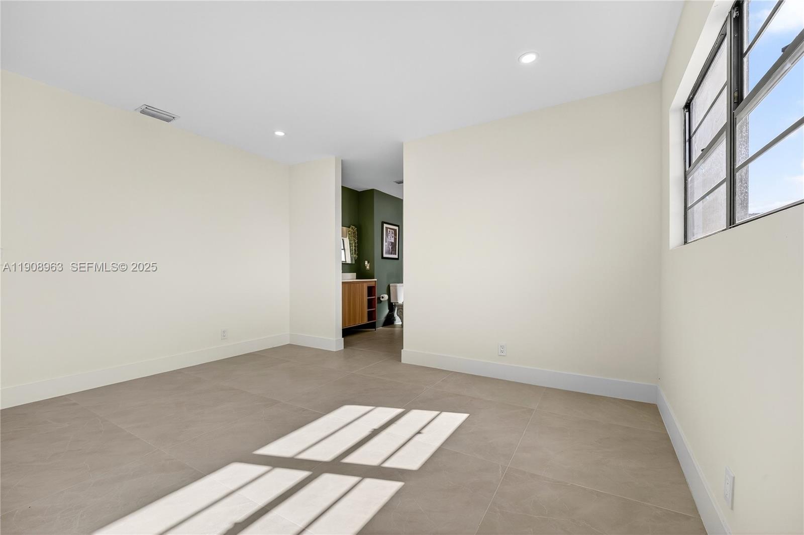 6243 Northwest 171st Street Hialeah, FL 33015 - Photo 20 of 31 master