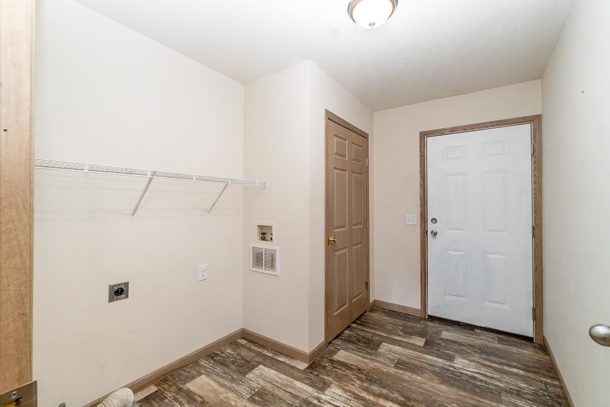 4446 Bay Arenac Line Road Pinconning, MI 48650 - Photo 7 of 40 50093510-6.JPG