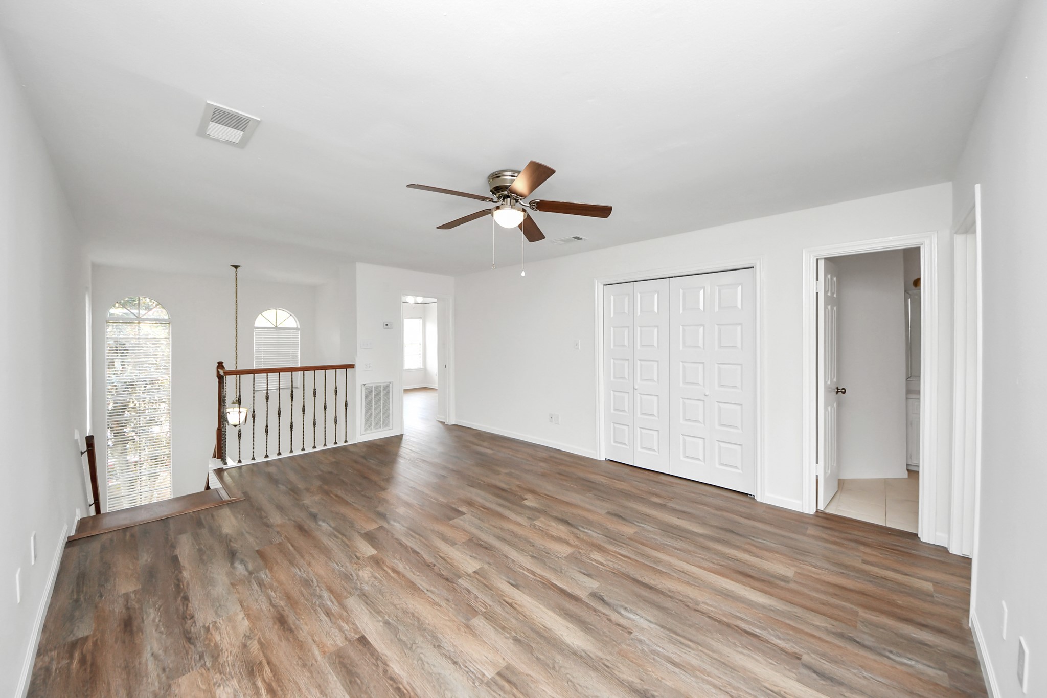 5515 Strack Road, Unit 122 Houston, TX 77069 - Photo 12 of 23 Washroom upstairs