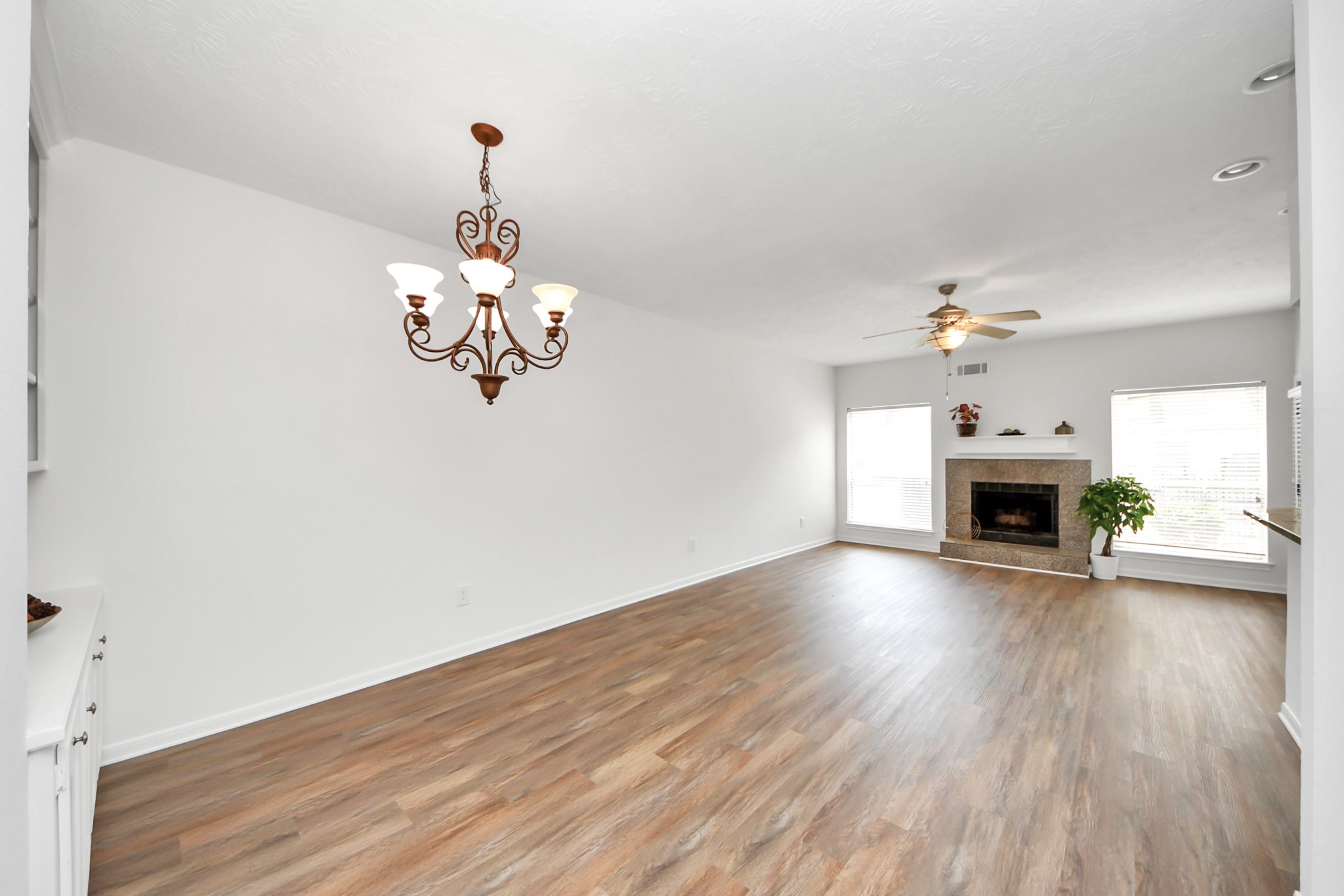 5515 Strack Road, Unit 122 Houston, TX 77069 - Photo 5 of 23 Living/'Dining Combo