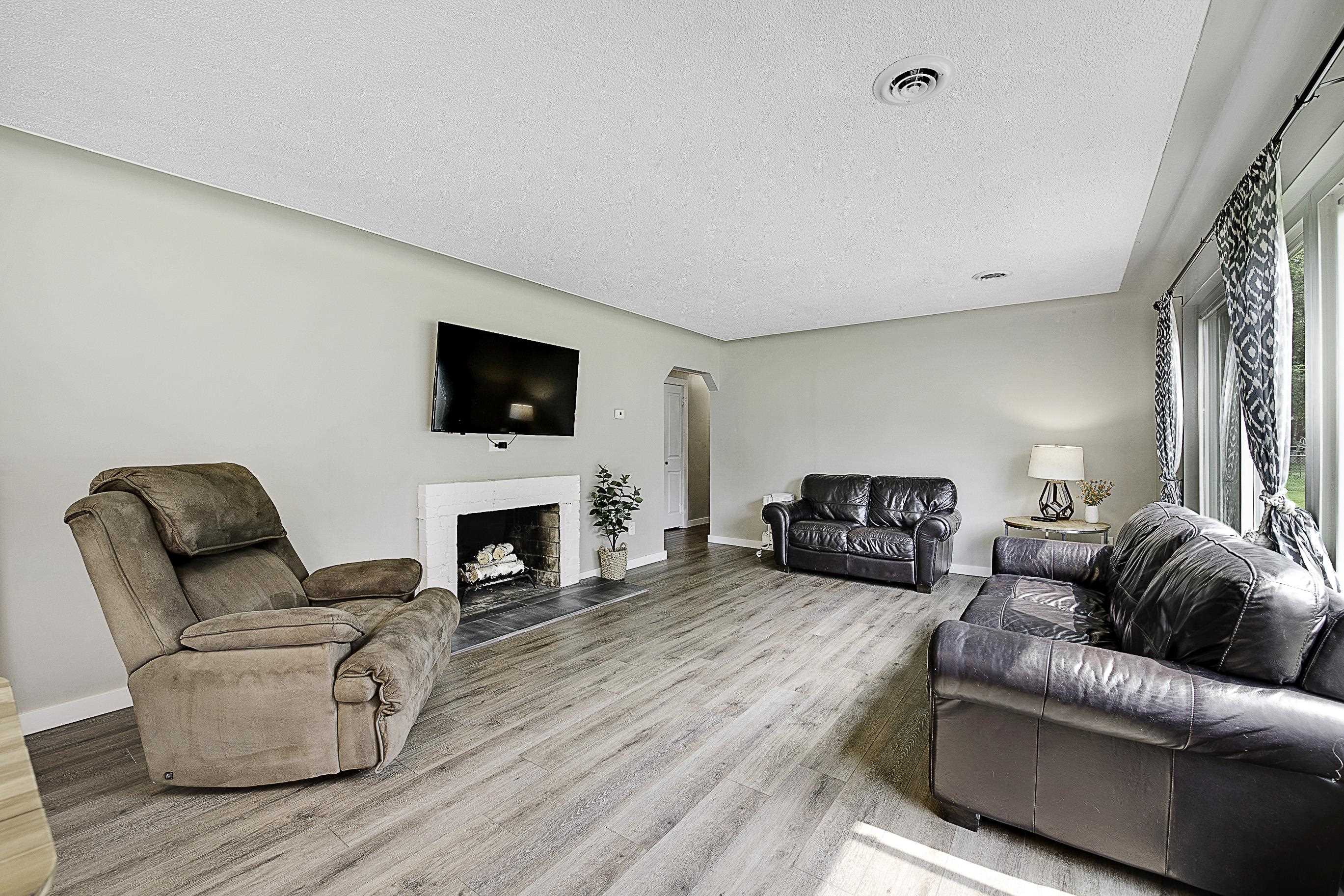 11038 Clinton River Road Sterling Heights, MI 48314 - Photo 8 of 46 50110219-7.JPG