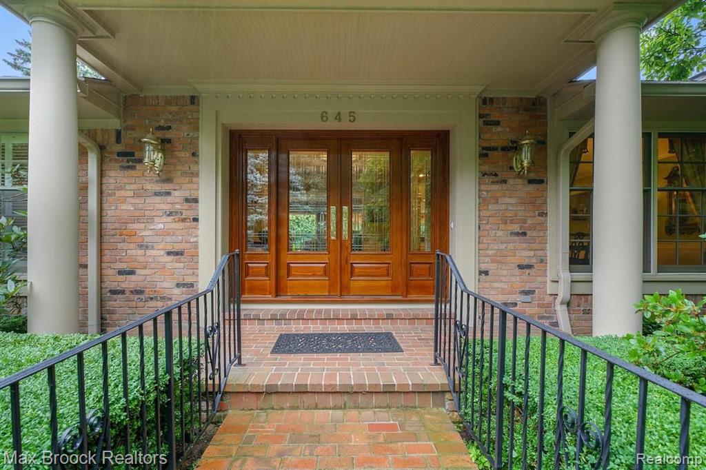 645 Lone Pine Road Bloomfield Hills, MI 48304 - Photo 3 of 34