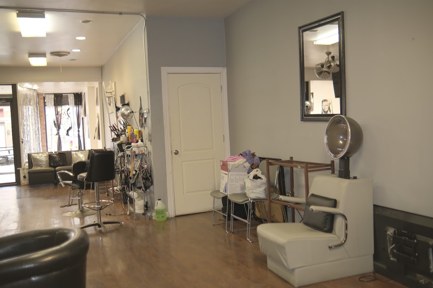 1651 West 79th Street Chicago, IL 60620 - Photo 7 of 29 a view of hall way with furniture and gym equipment