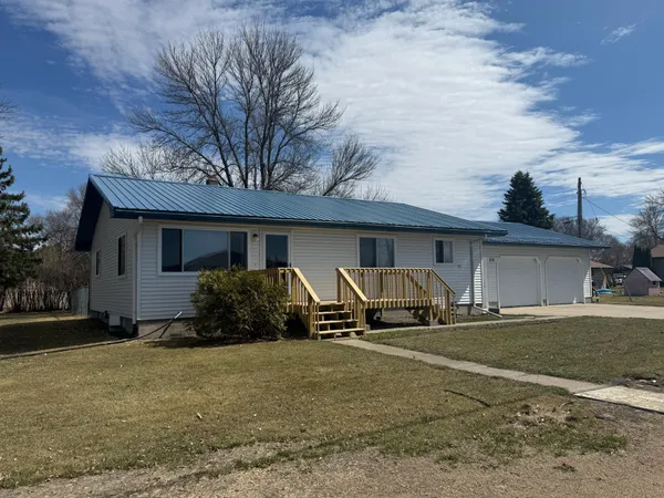 $194,900 | 318 North 5th Street, Mahnomen, MN 56557