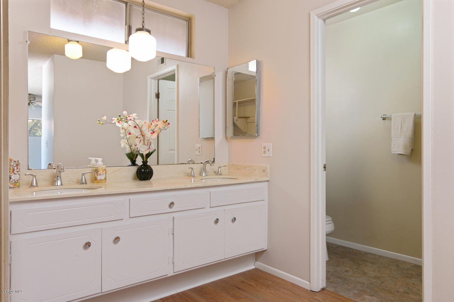 4268 Springfield Street Simi Valley, CA 93063 - Photo 14 of 26 4268 Springfield St-014-11-Master Bath-M