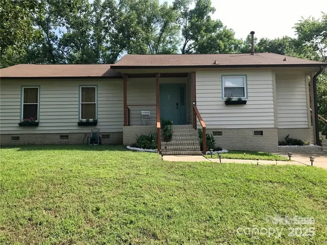 $415,000 | 501 Vista Grande Circle, Charlotte, NC 28226