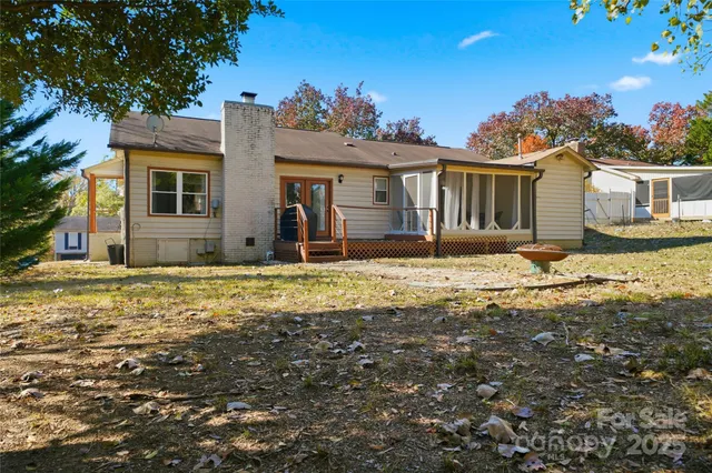 $415,000 | 501 Vista Grande Circle, Charlotte, NC 28226