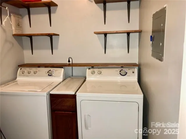 $415,000 | 501 Vista Grande Circle, Charlotte, NC 28226