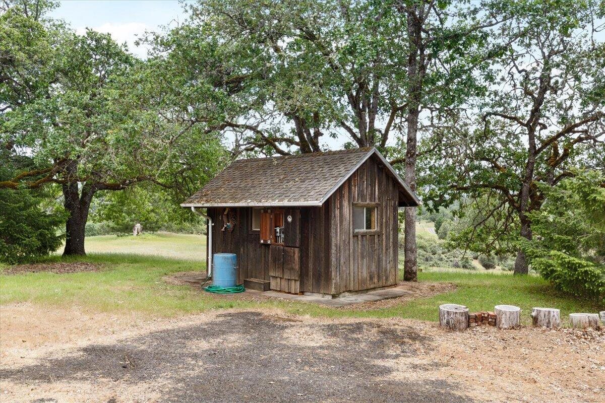 13235 Perry Road White City, OR 97503 - Photo 23 of 39 Well Pump house