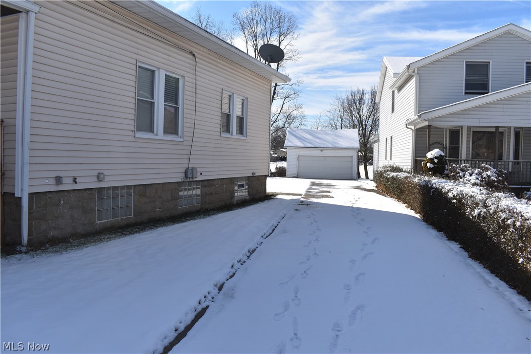 18100 Marcella Road Cleveland, OH 44119 - Photo 4 of 22 Gallery Image 4