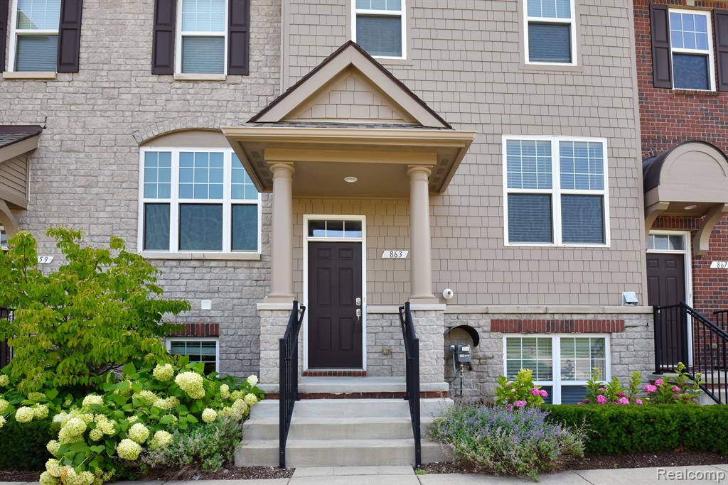 863 Barclay Circle Rochester Hills, MI 48307 - Photo 3 of 35