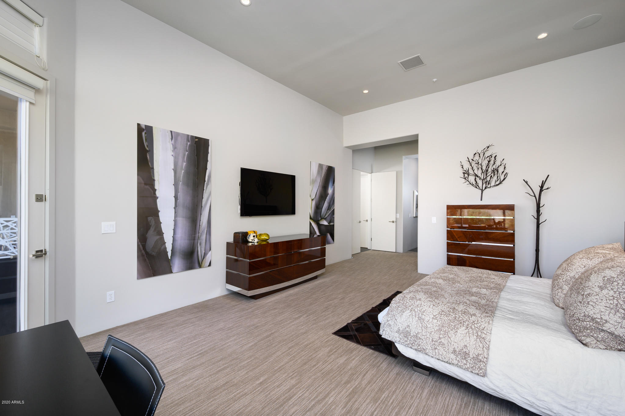 7953 East Thunderhawk Road Scottsdale, AZ 85255 - Photo 20 of 40 a bedroom with a bed and a flat screen tv