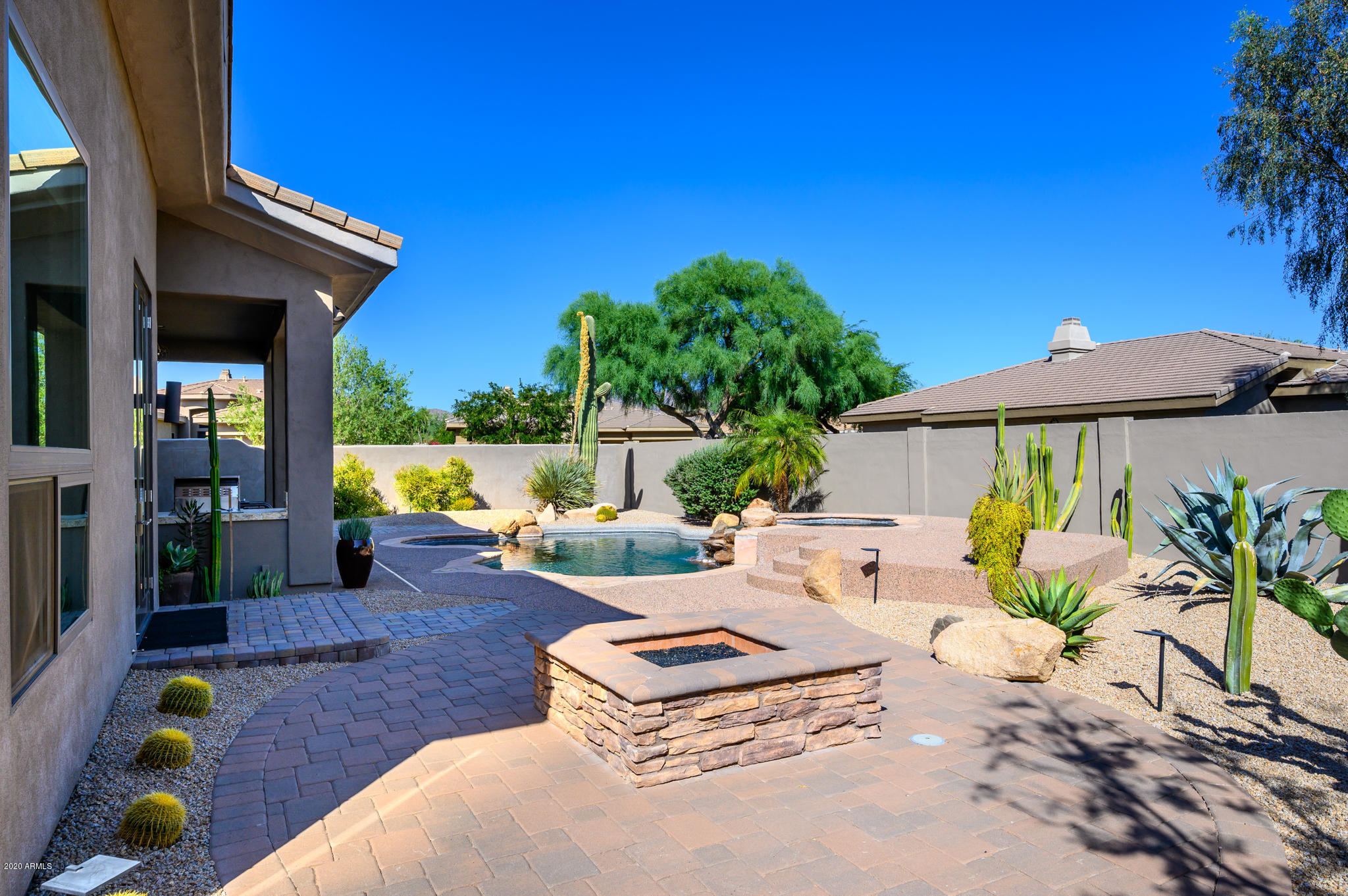 7953 East Thunderhawk Road Scottsdale, AZ 85255 - Photo 5 of 40 a front view of a house with garden