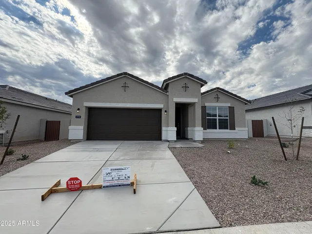 a view of a house with backyard space