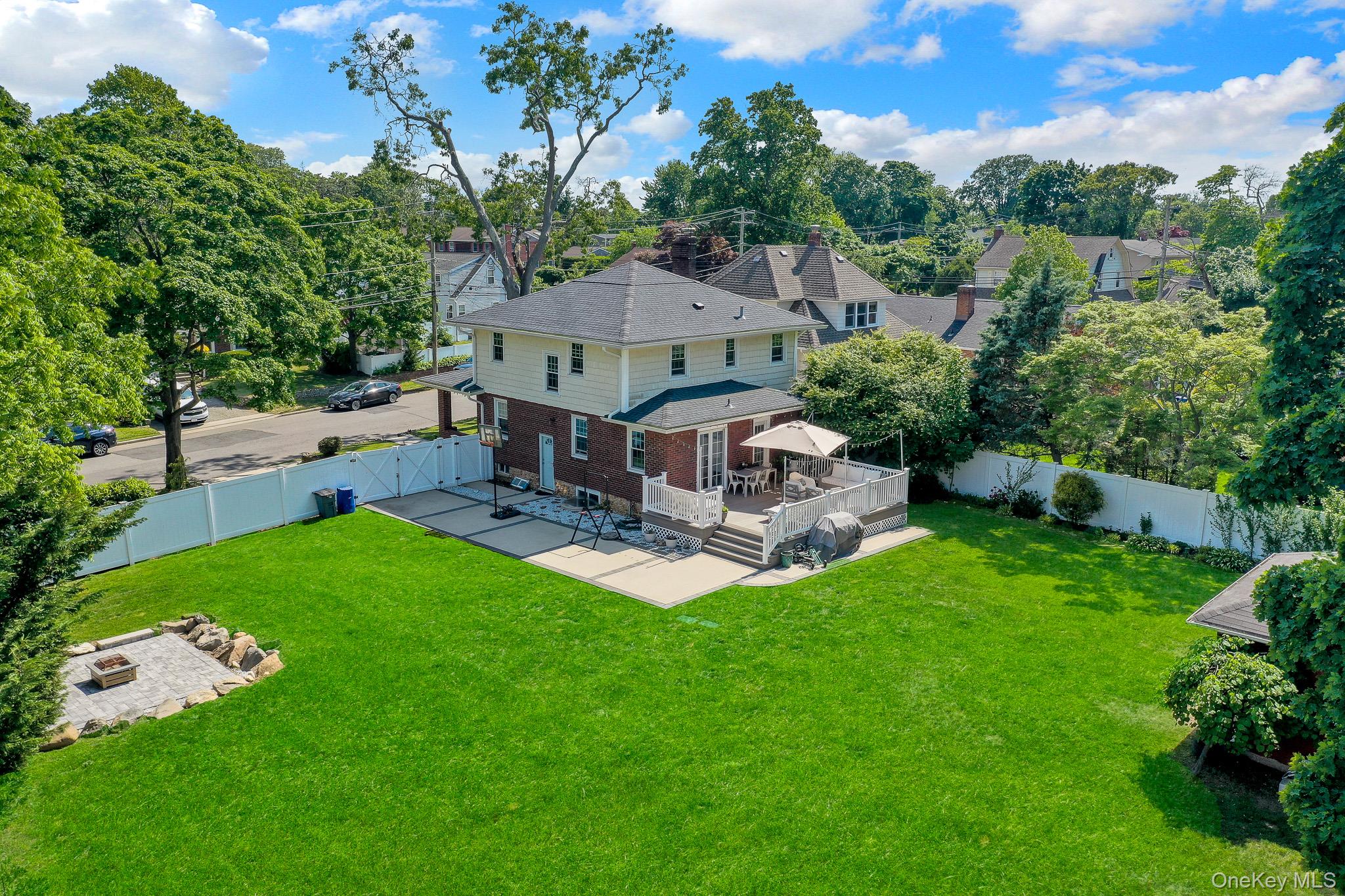 147 Locust Avenue Babylon, NY 11702 - Photo 25 of 31