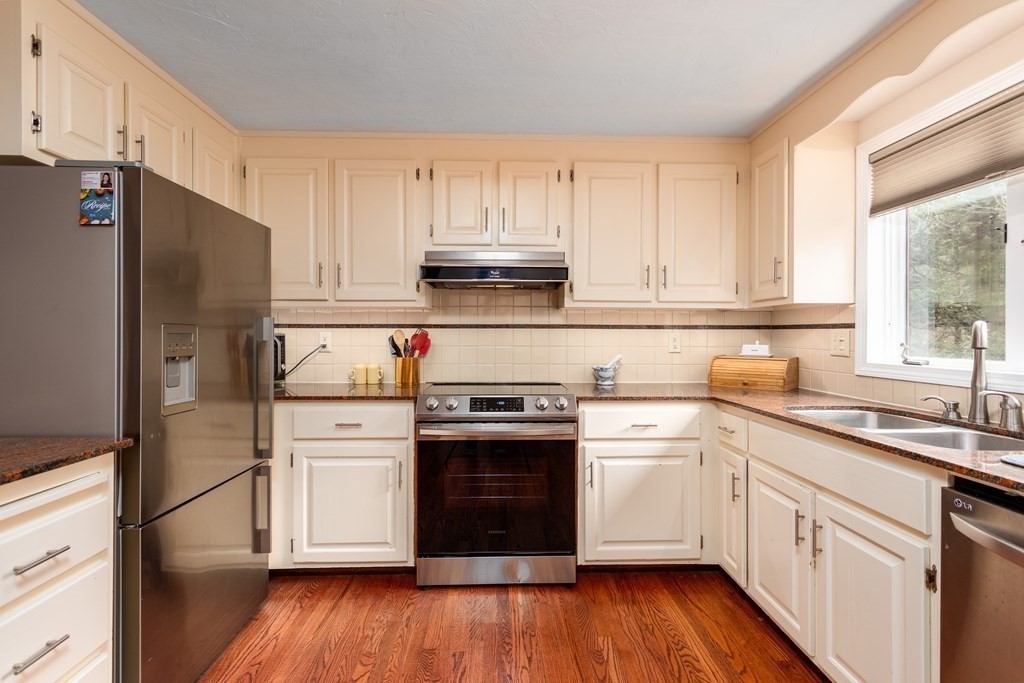 10 Grafton Road Upton, MA 01568 - Photo 8 of 42