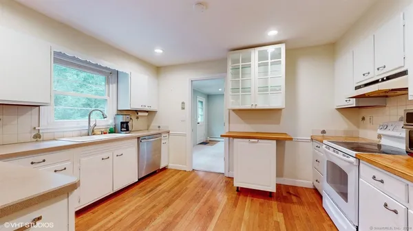 $819,000 | 305 Westport Turnpike, Fairfield, CT 06824