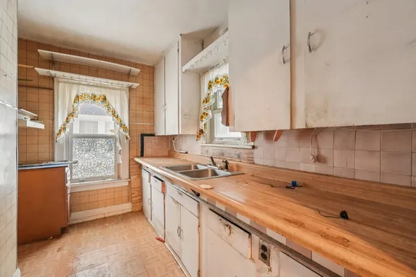 $132,000 | 869 Lincoln Avenue, Lincoln Park, MI 48146