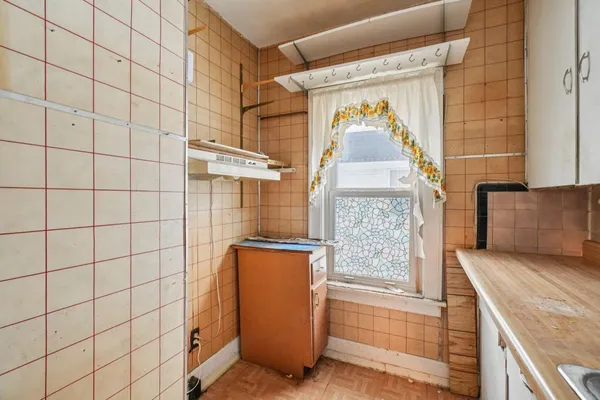 $132,000 | 869 Lincoln Avenue, Lincoln Park, MI 48146