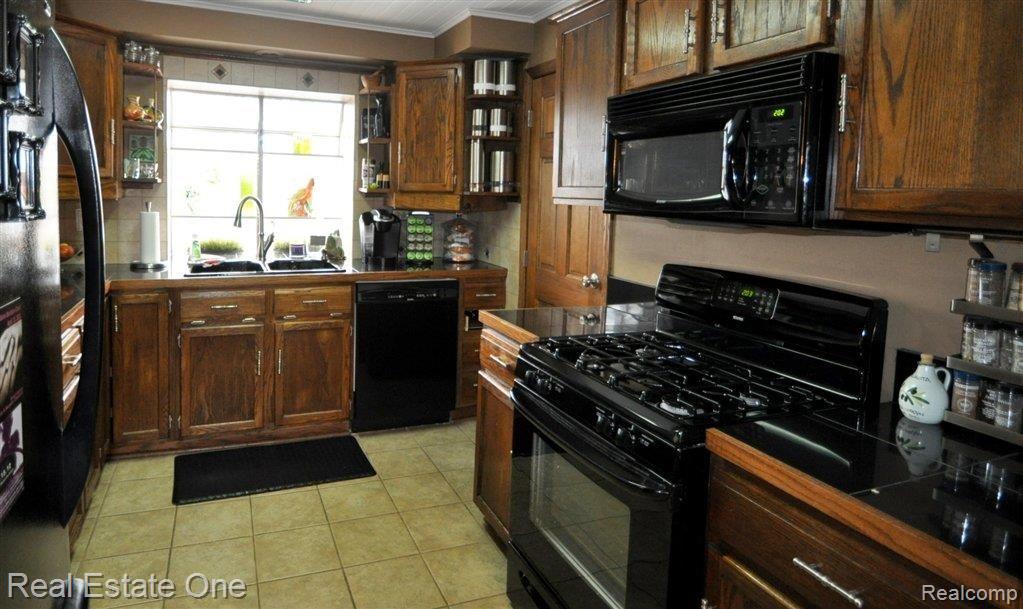Updated Kitchen w/Newer Appls