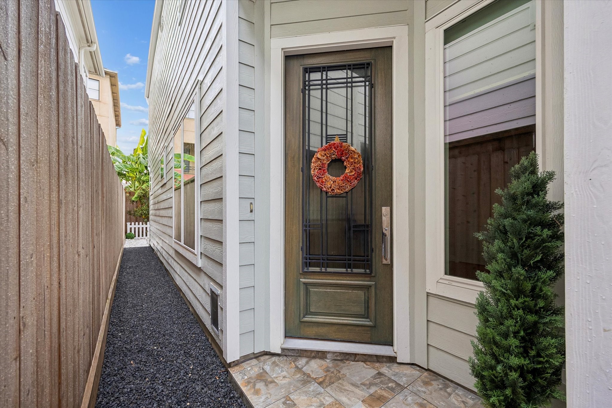 809 Malone Street Houston, TX 77007 - Photo 3 of 26 Private gated side entrance providing access to the home and rear patio.