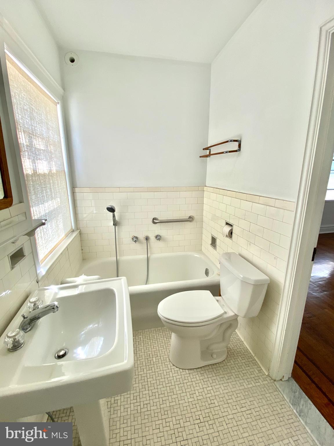 14 Snowden Road Bala Cynwyd, PA 19004 - Photo 33 of 59 Jack and Jill bathroom
