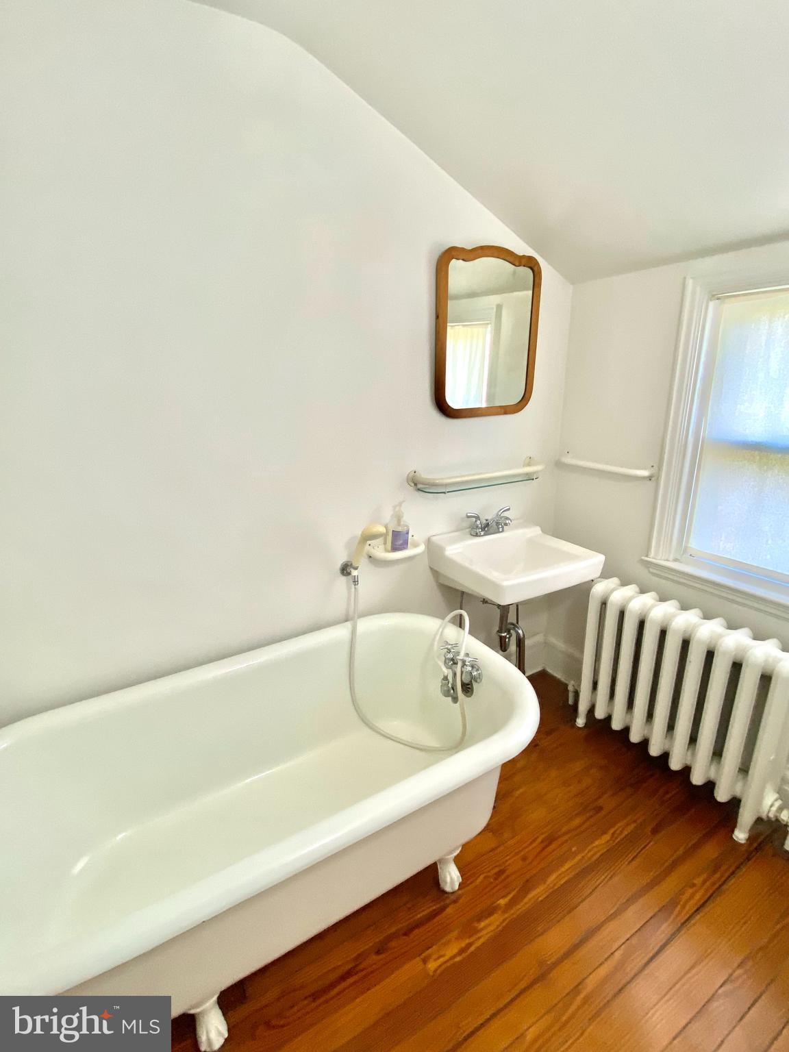 14 Snowden Road Bala Cynwyd, PA 19004 - Photo 41 of 59 3rd floor bathroom