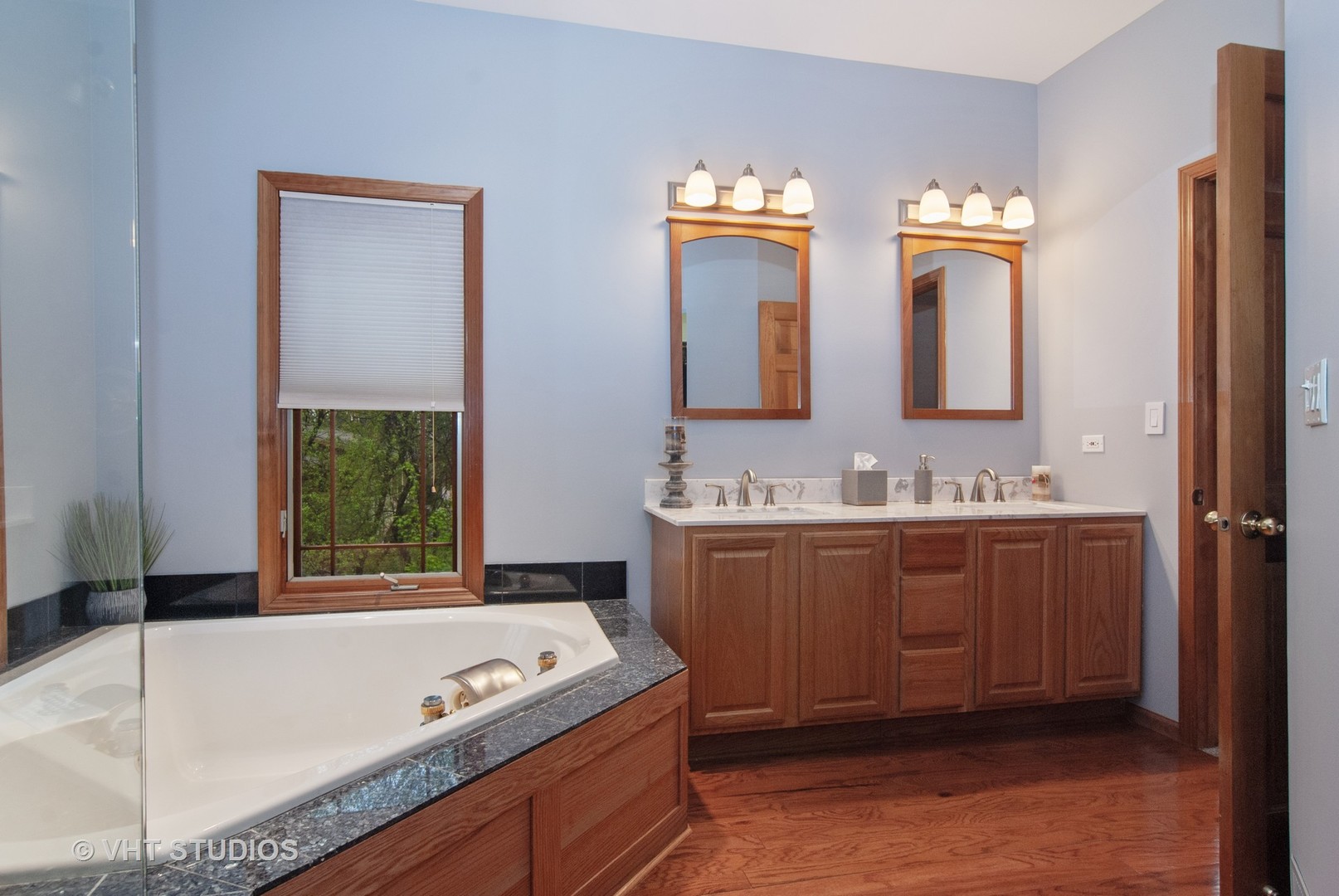 43W887 Old Midlothian Road Elburn, IL 60119 - Photo 21 of 35 a bathroom with a tub sink and mirror