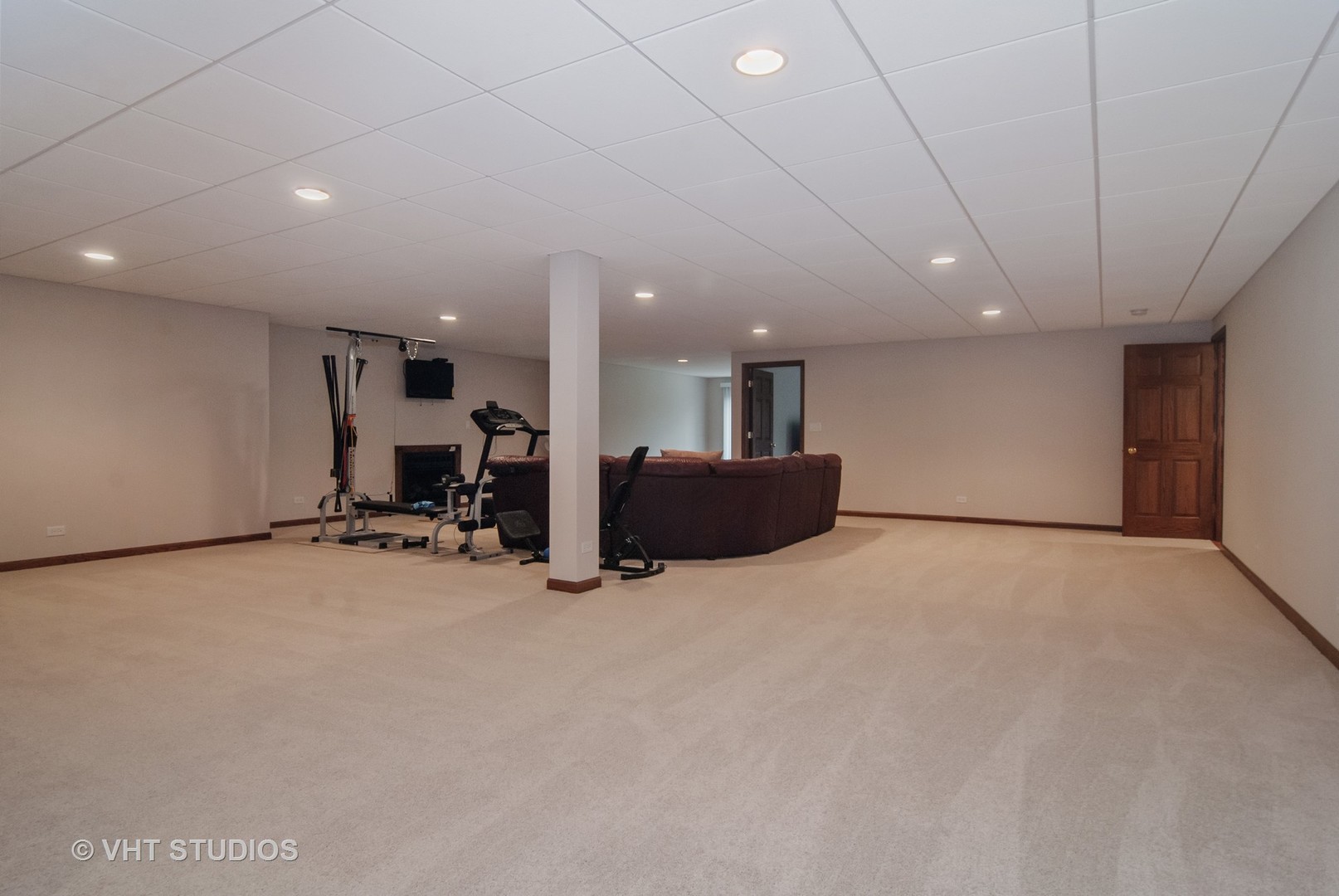43W887 Old Midlothian Road Elburn, IL 60119 - Photo 28 of 35 an empty room with furniture and a ceiling fan