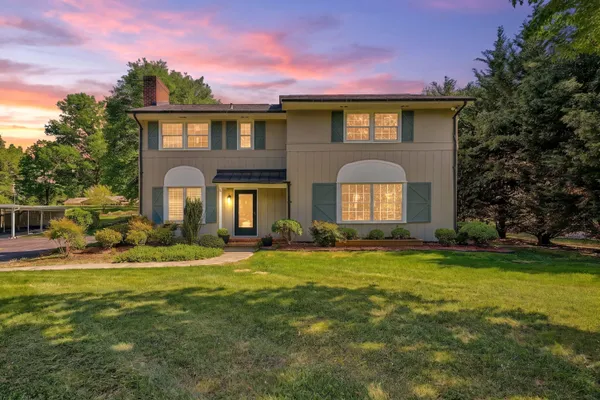 $899,950 | 4118 Belle Aire Circle Southwest, Roanoke, VA 24018
