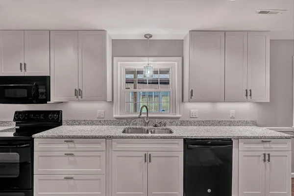 $899,950 | 4118 Belle Aire Circle Southwest, Roanoke, VA 24018
