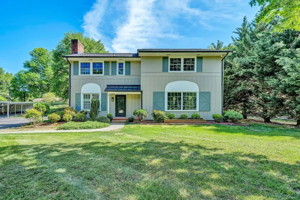 $899,950 | 4118 Belle Aire Circle Southwest, Roanoke, VA 24018
