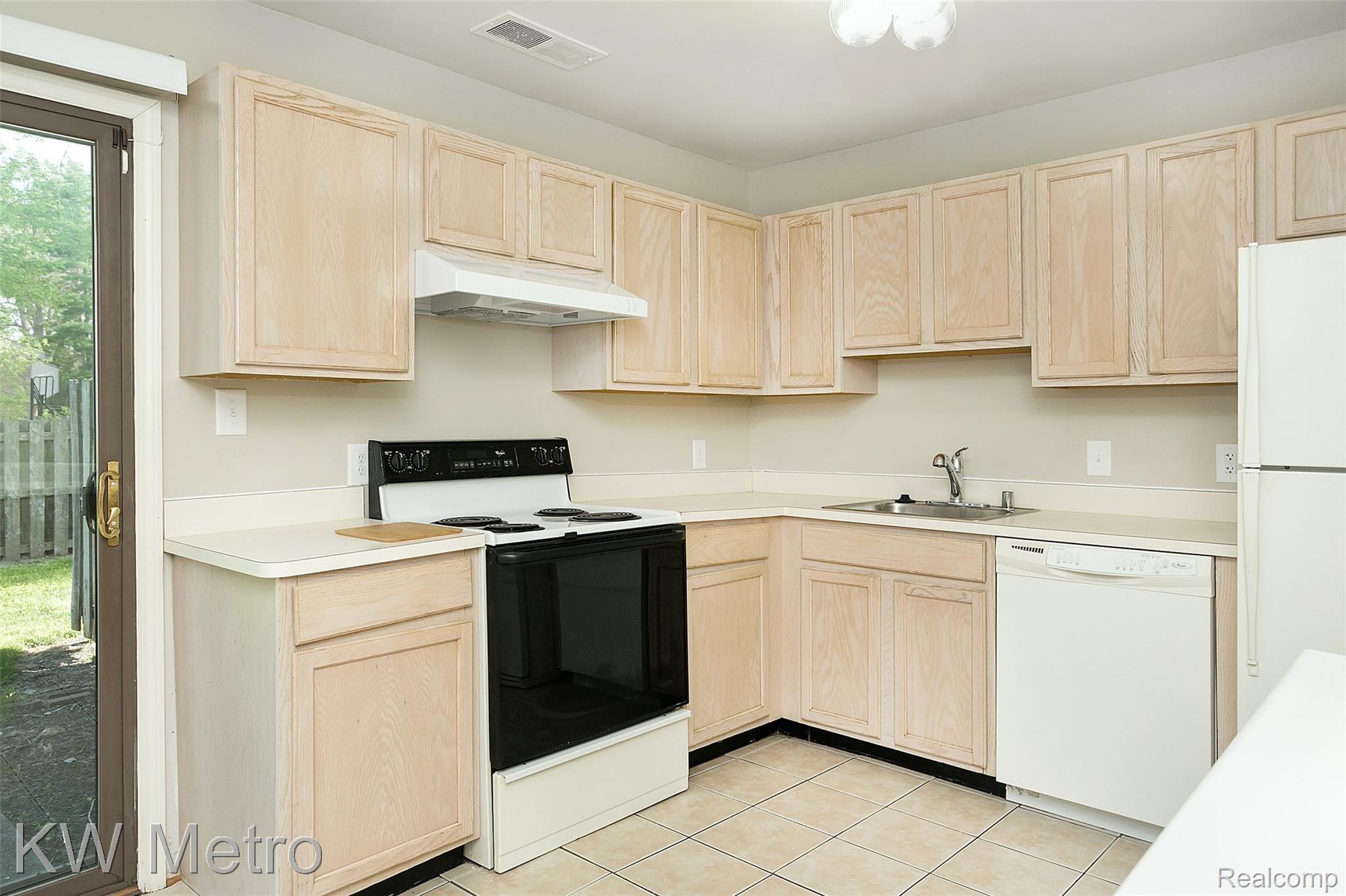 23568 Lahser Road Southfield, MI 48033 - Photo 7 of 27 Lahser-7.jpg