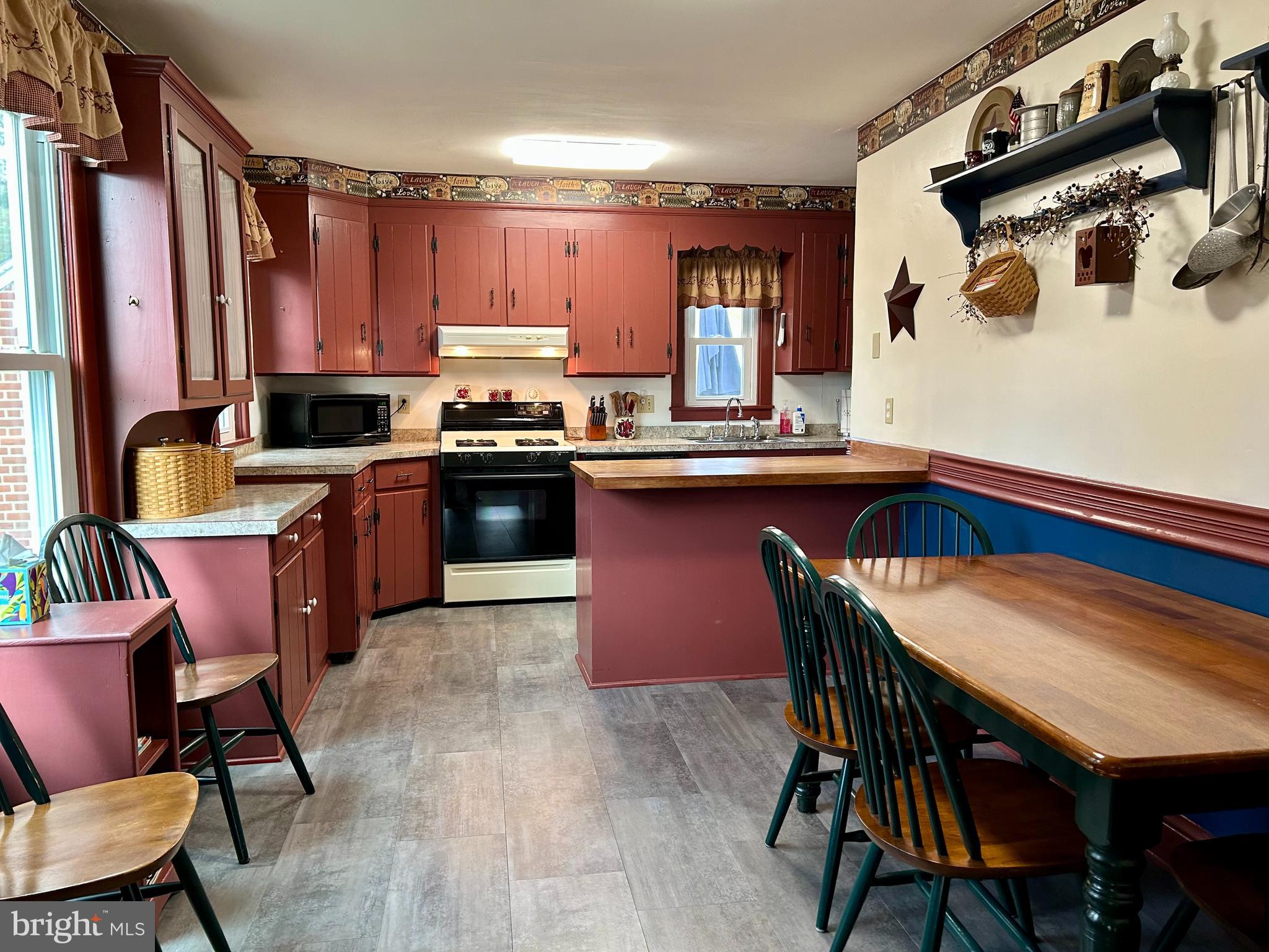 83 York Avenue Spring Grove, PA 17362 - Photo 2 of 24 Gallery Image 2