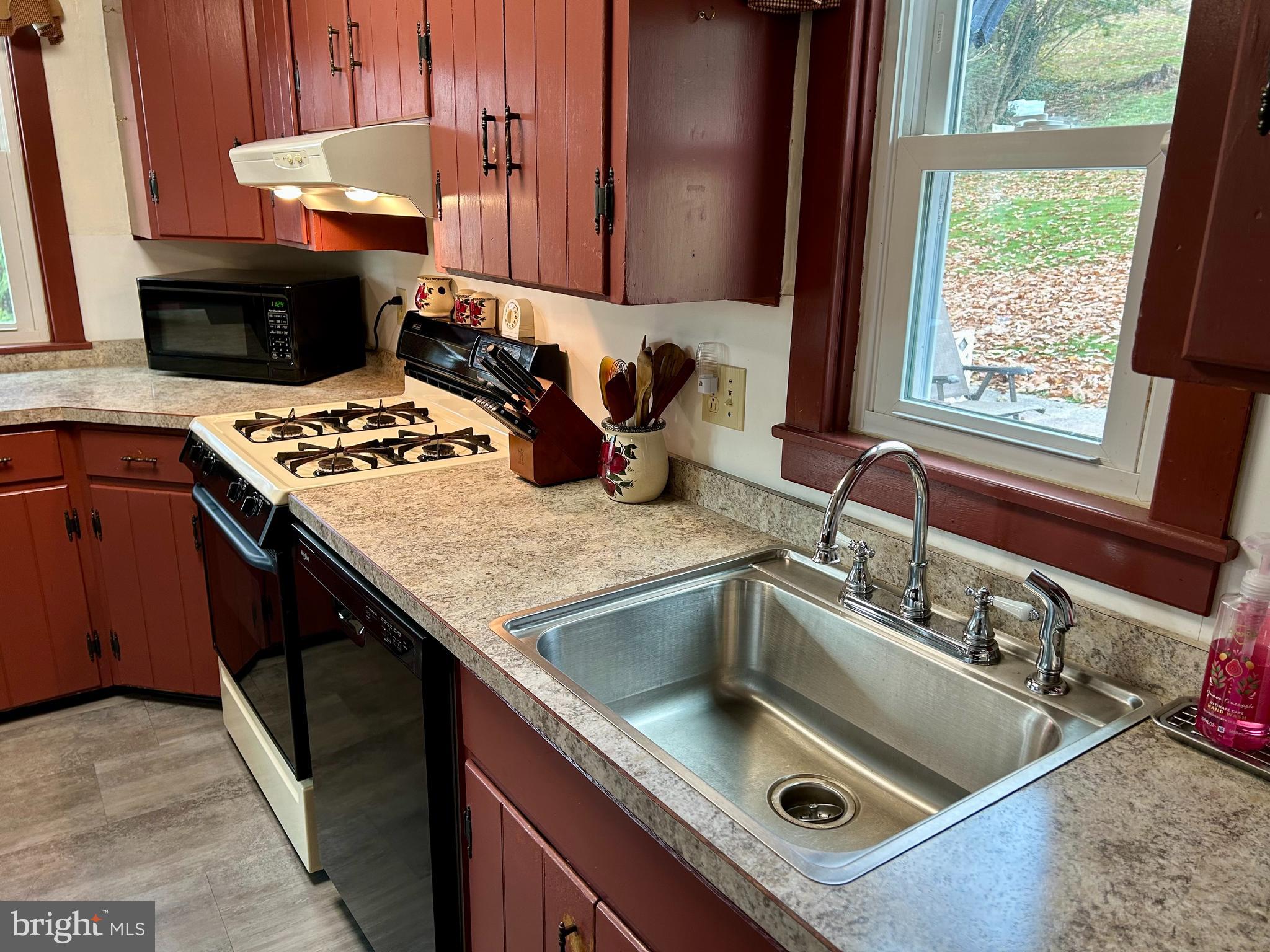 83 York Avenue Spring Grove, PA 17362 - Photo 7 of 24 Gallery Image 7