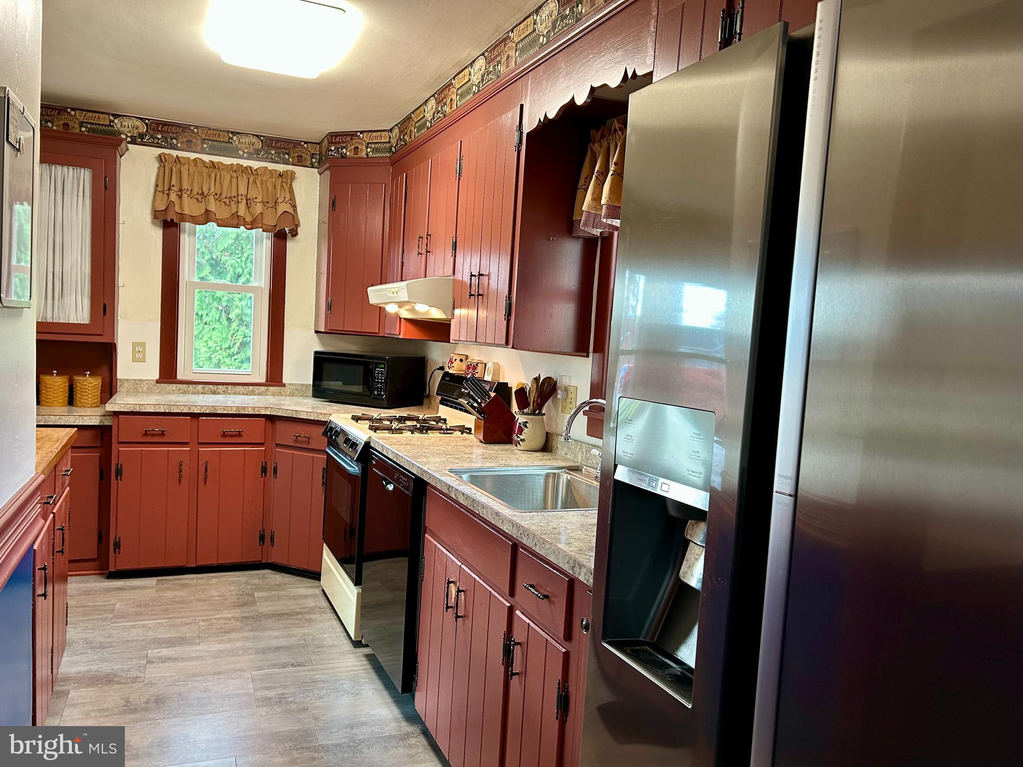 83 York Avenue Spring Grove, PA 17362 - Photo 8 of 24 Gallery Image 8