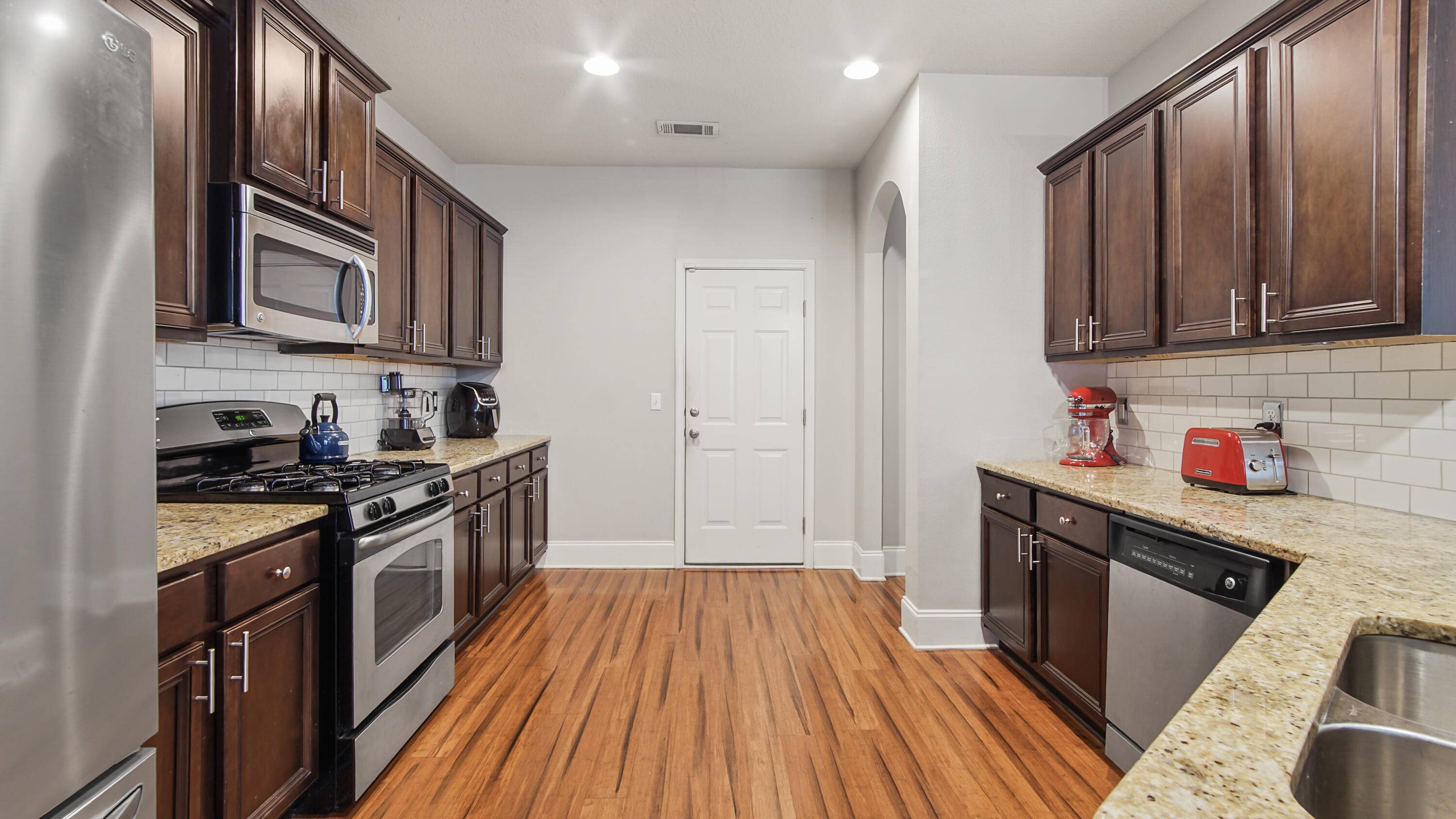 906 Symphony Way Freeport, FL 32439 - Photo 27 of 68 Kitchen
