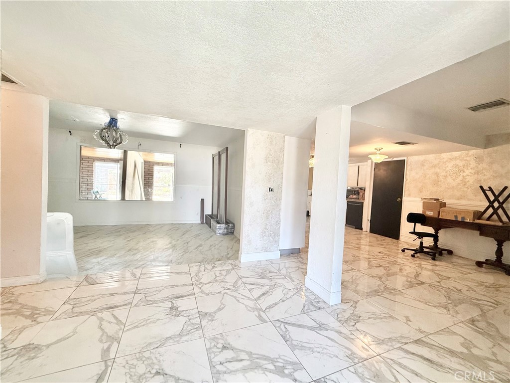 135 South Broadway Street Ridgecrest, CA 93555 - Photo 6 of 46
