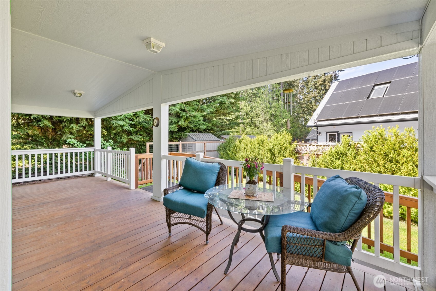 423 Fleming Drive Sequim, WA 98382 - Photo 4 of 33 a view of a chairs and table in patio