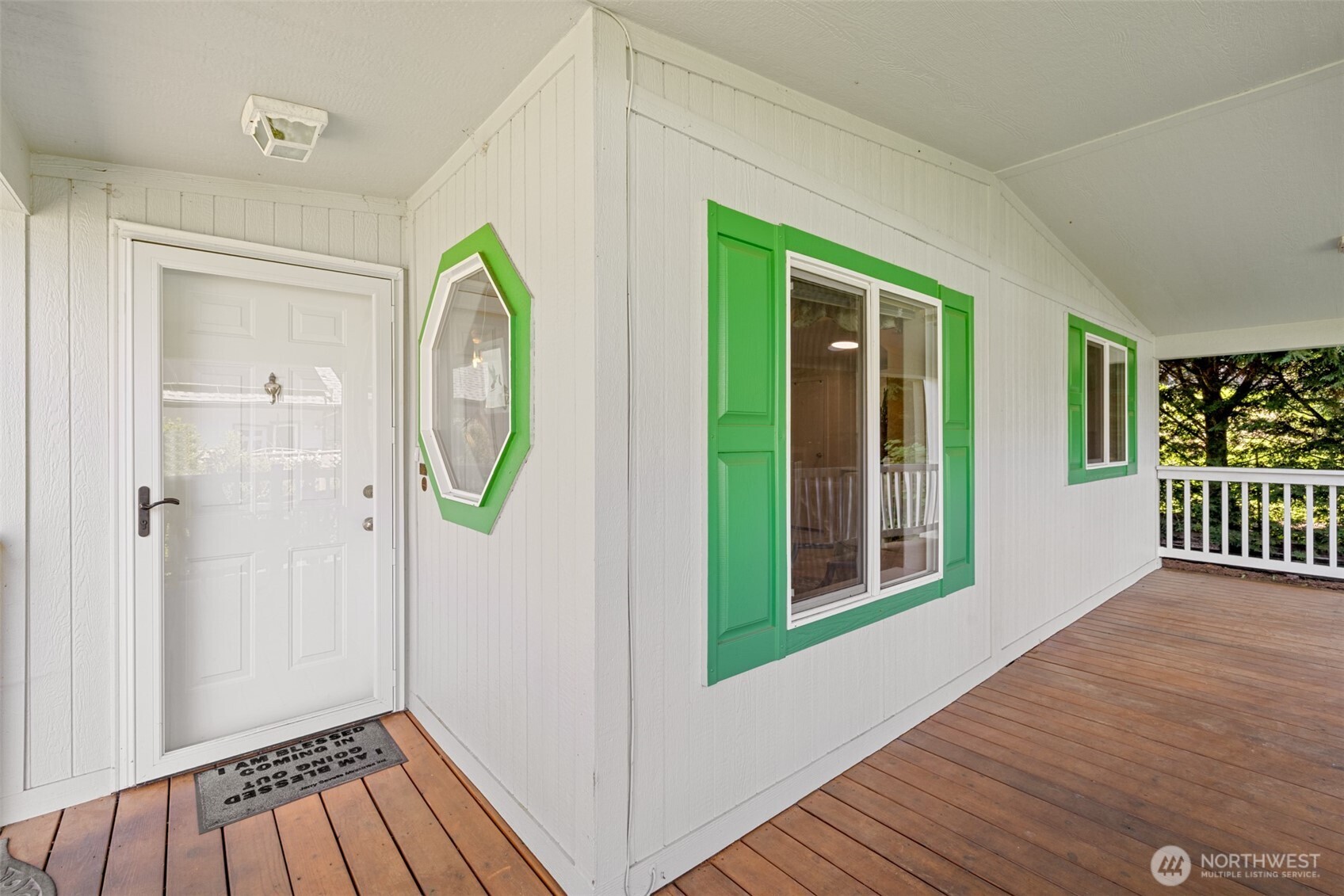 423 Fleming Drive Sequim, WA 98382 - Photo 5 of 33 a view of entryway with wooden floor