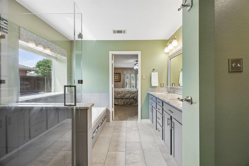 545 Rothschild Lane Murphy, TX 75094 - Photo 16 of 27 Large shower with bench