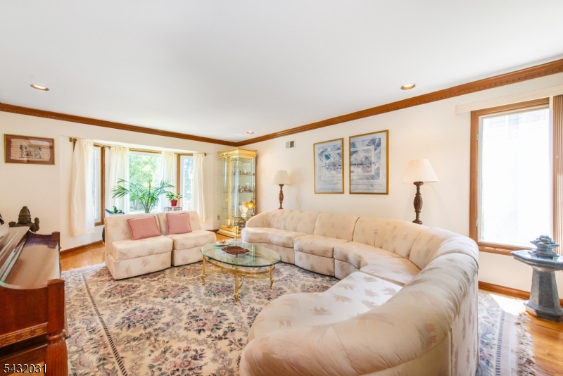 34 Silver Spring Court East Hanover, NJ 07936 - Photo 9 of 40