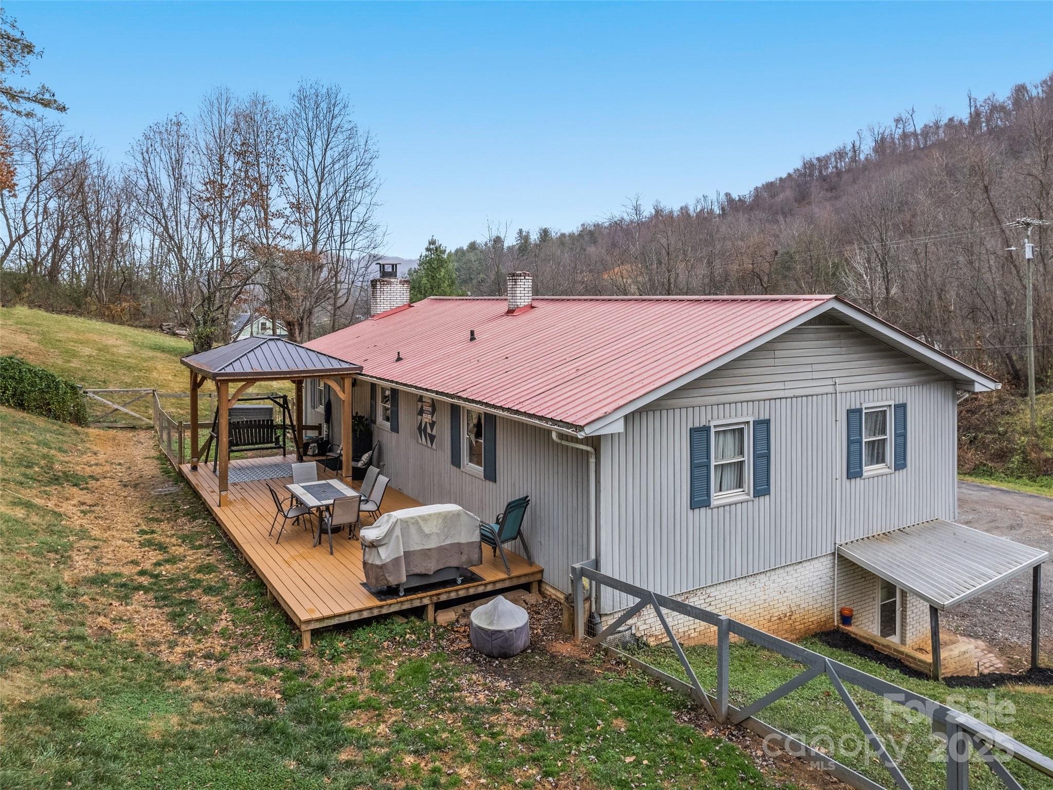 148 Mingus Cove Road Canton, NC 28716 - Photo 3 of 34 a backyard of a house with table and chairs