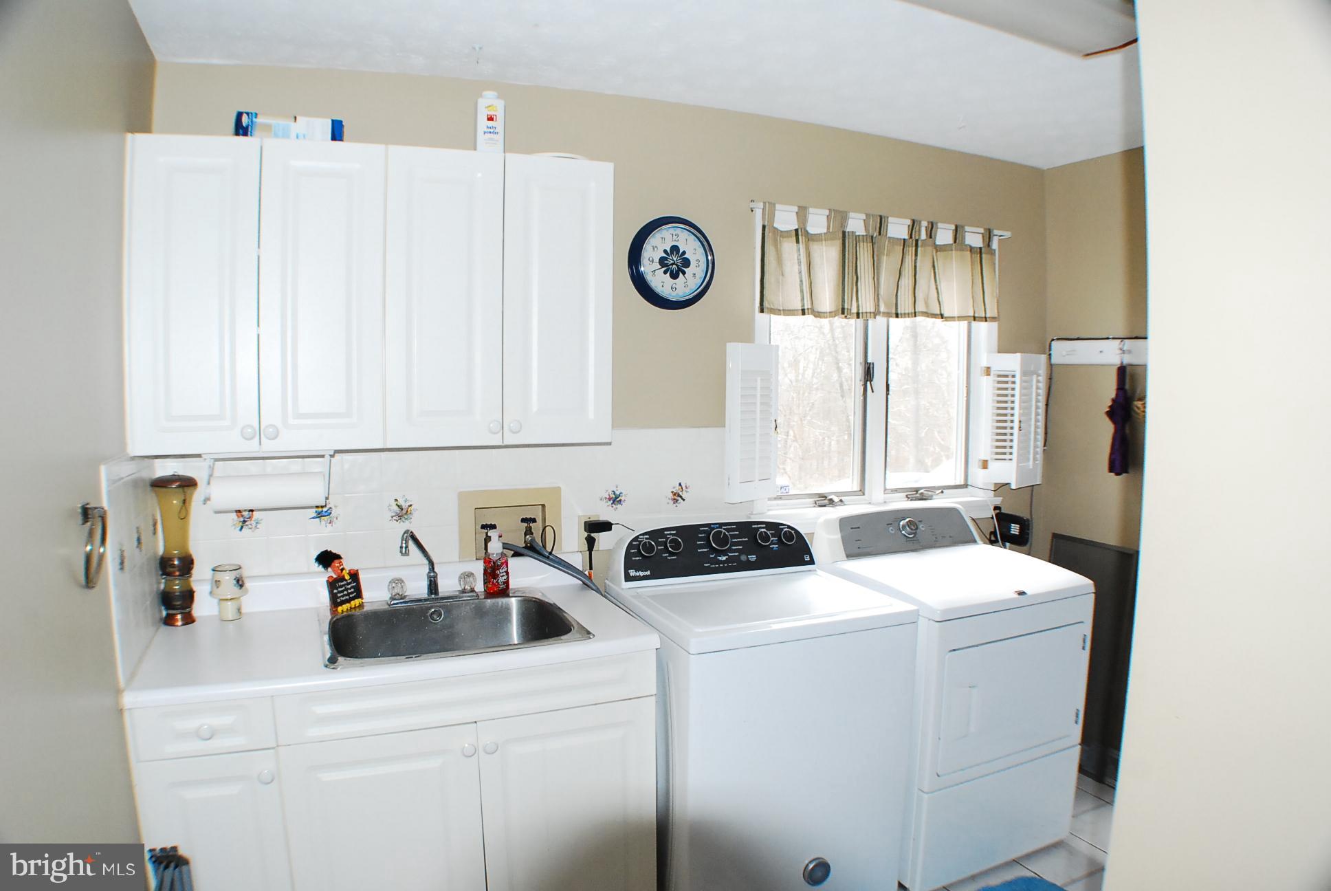 350 Redland Road Cross Junction, VA 22625 - Photo 11 of 30 a utility room with dryer and washer