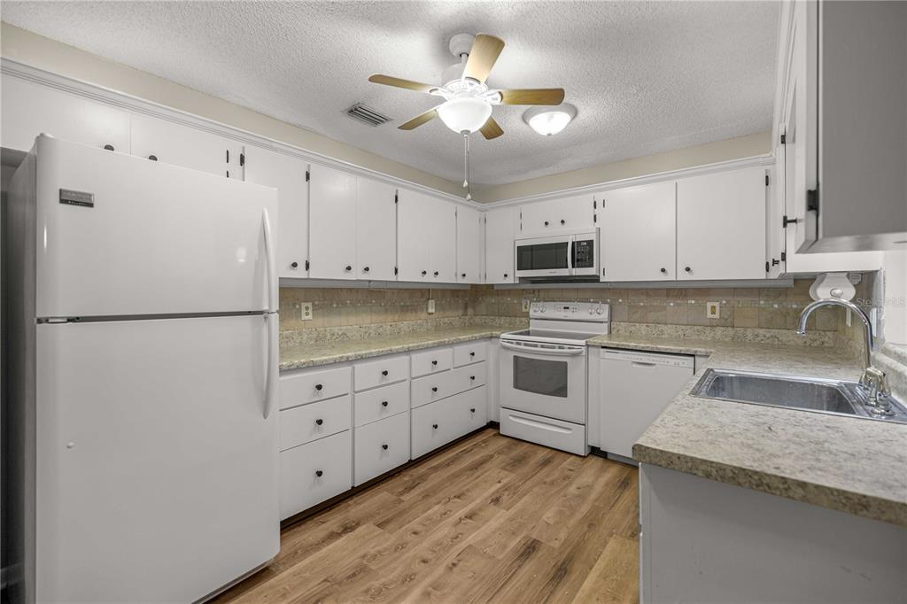 9357 Southwest 82nd Terrace, Unit C Ocala, FL 34481 - Photo 10 of 30