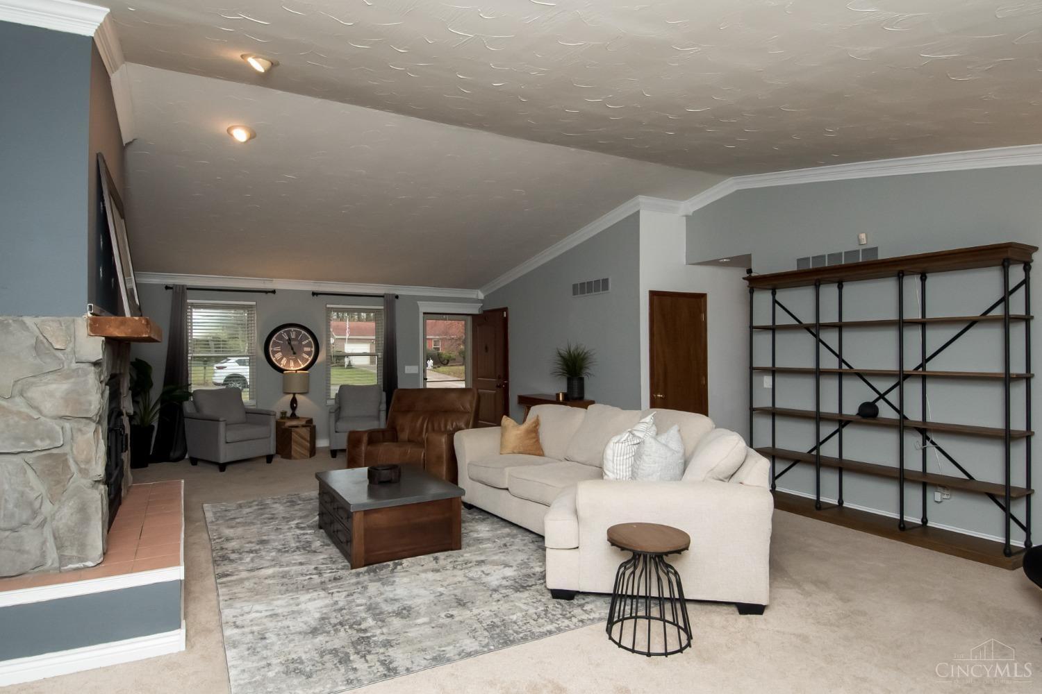 3675 Rackacres Drive Cincinnati, OH 45211 - Photo 4 of 31 Gallery Image 4