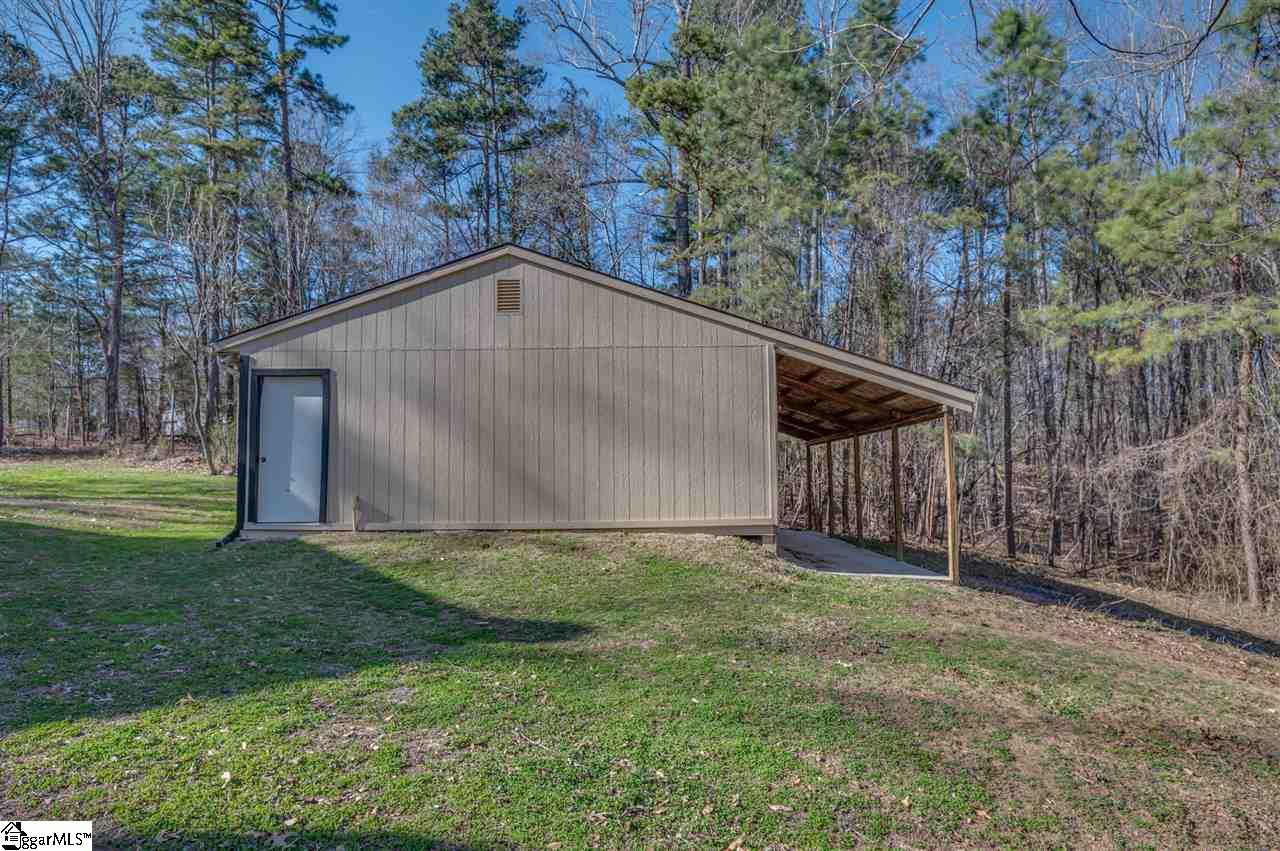 369 West Road Roebuck, SC 29376 - Photo 2 of 32