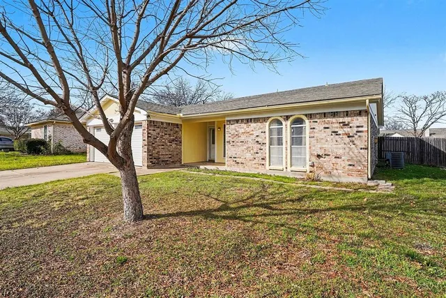 $250,000 | 416 Normandy Lane, Saginaw, TX 76179