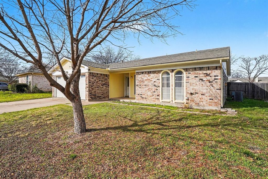 416 Normandy Lane Saginaw, TX 76179 - Photo 2 of 34