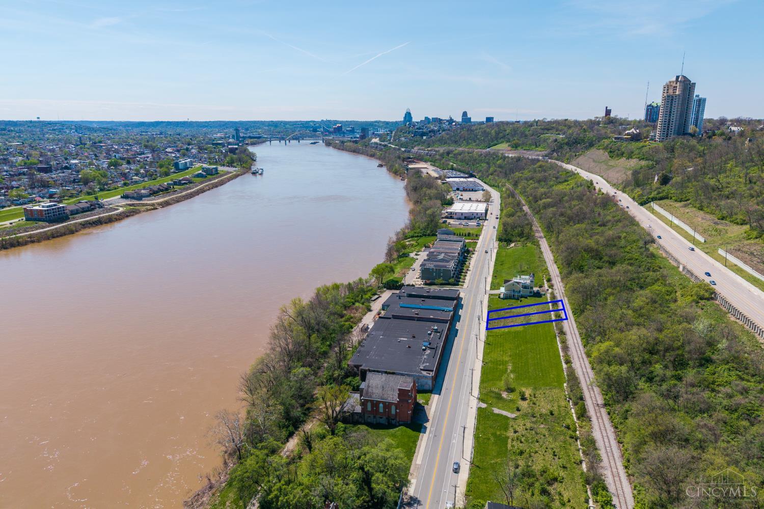 2010 Riverside Drive Cincinnati, OH 45202 - Photo 3 of 8